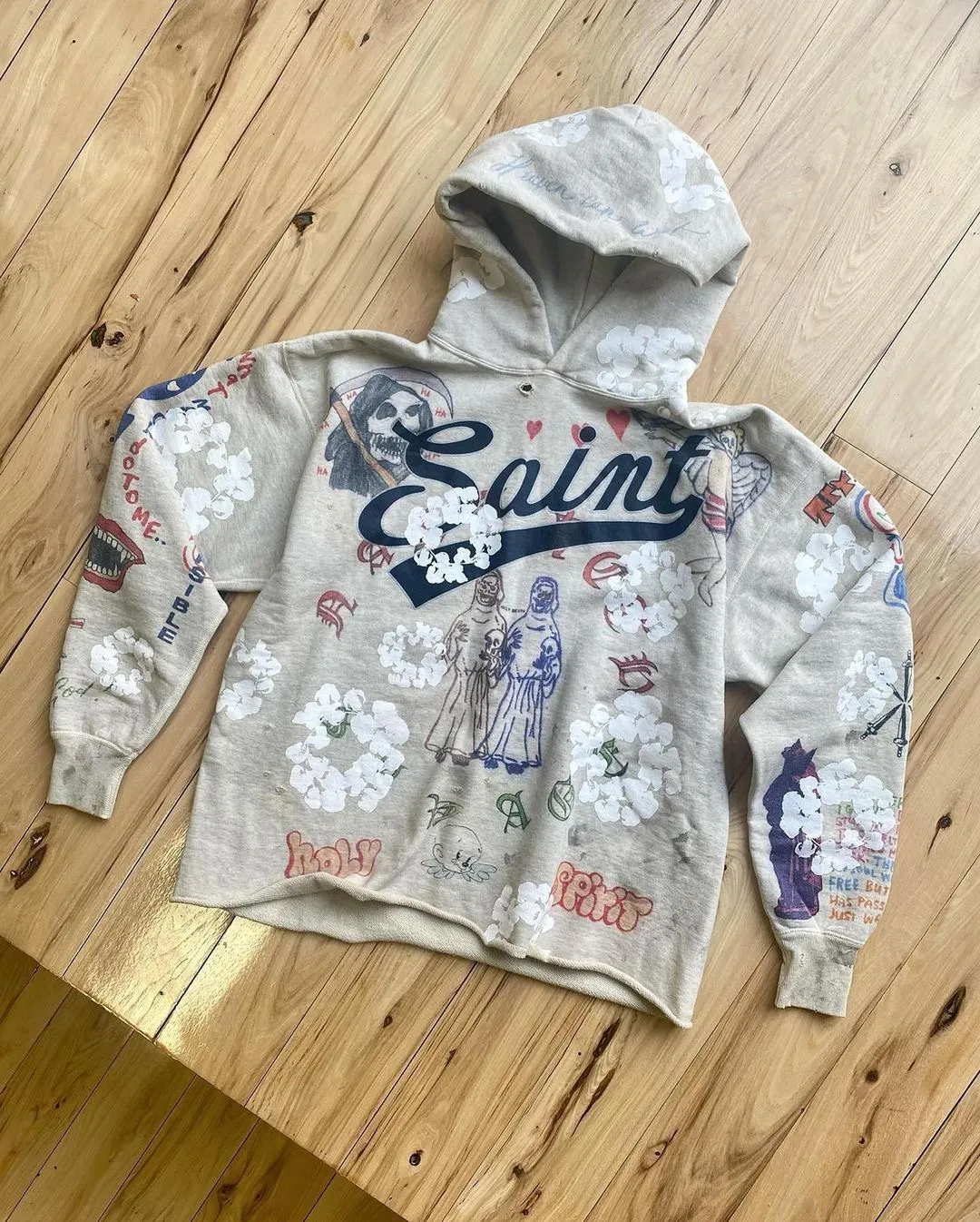 DENIM TEARS × ©SAINT M×××××× "SAINT TEARS" Graffiti Hoodie Joint Model Cotton Graffiti Hoodie Fully Printed Washed Distressed Holes Vintage Sweatshirt Gray S-XL Super Heavy Duty! The whole piece is printed with 35 screens and counterpoint printing!